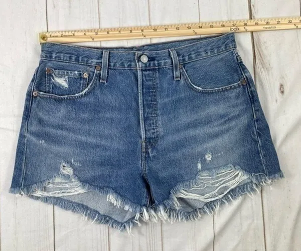 Women’s Levi’s 501 jean shorts size 31 - Image 9