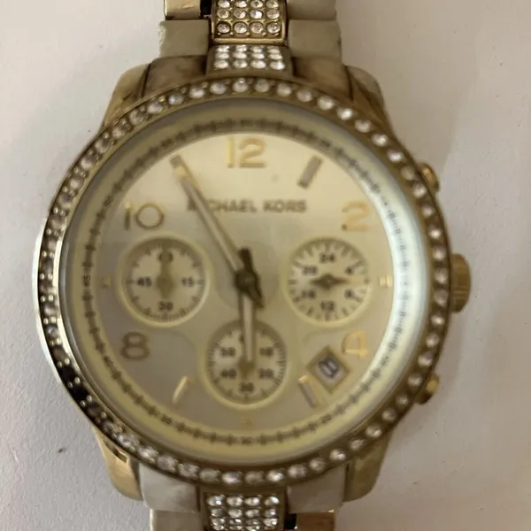 Michael Kors Watch Needs Battery And Can Be Used For Pieces - Image 2