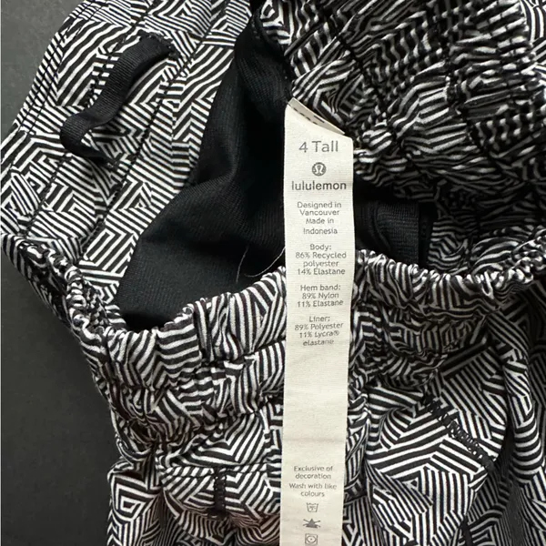 Lululemon - Hotty Hot shorts 4 Tall - Image 3