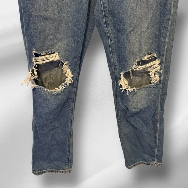 American Eagle Destroyed‎ Mom Jeans - Image 3