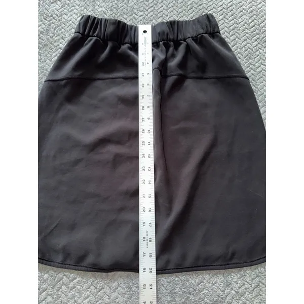 Lululemon Womens On The Fly Skirt Black Travel‎ Commute Curved Hem Sz 6 - Image 7