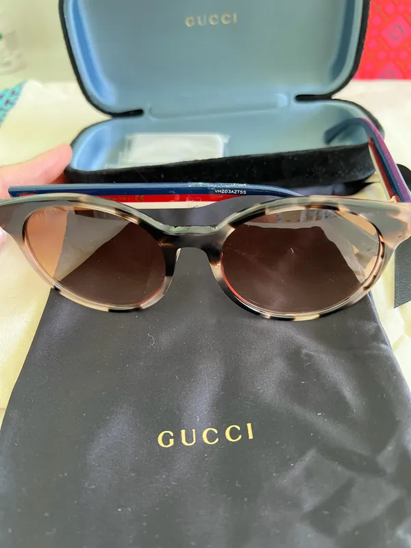 Gucci Sunglasses Women’s in case  - Image 8