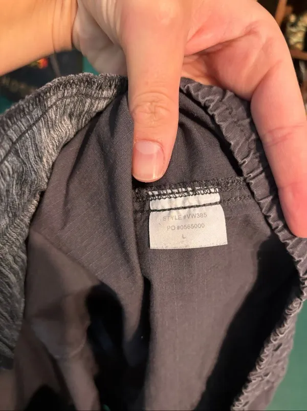 Vuori Gray Ripstop Shorts Size Large - Image 3