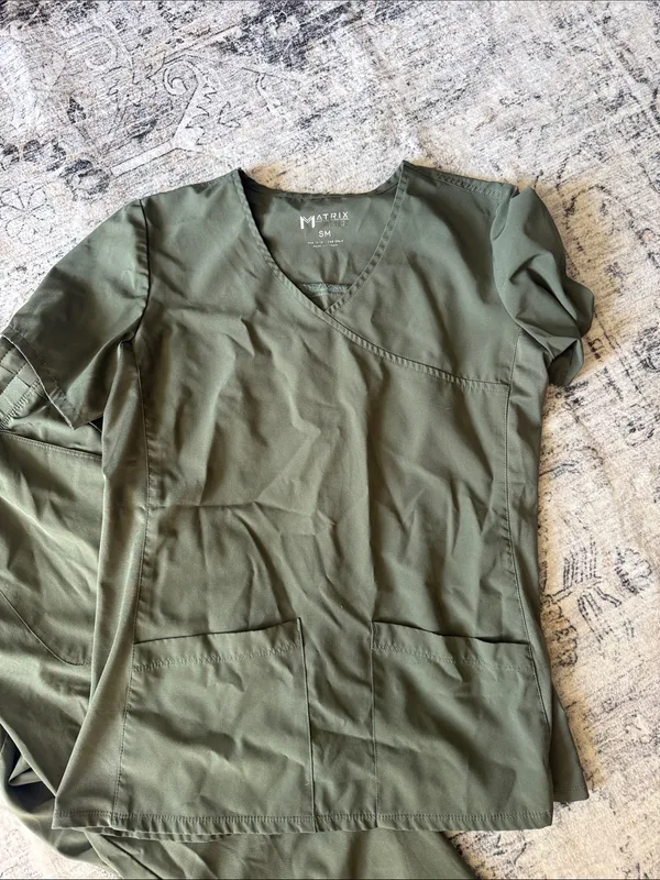 maevn green jogger style scrub set Size undefined - Image 2