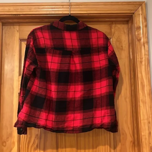 Old Navy Red Flannel Boyfriend Shirt Medium - Image 3