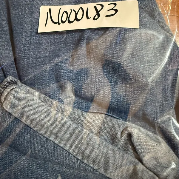 Levi’s Women’s‎ Midrise 9” inseam Denim Jeans Shorts Sz 31 - Image 8