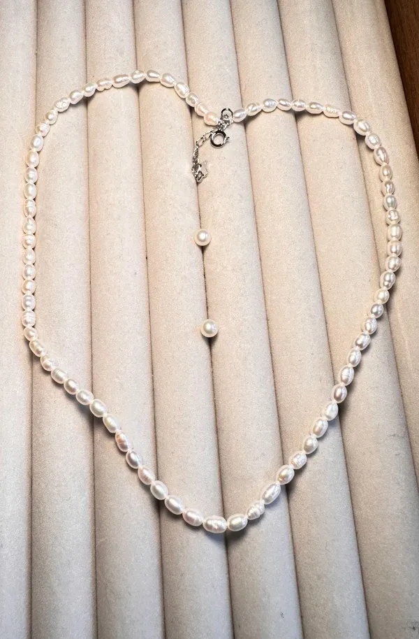 Brand new S925 baby freshwater pearls earrings and rice pearls necklace - Image 3