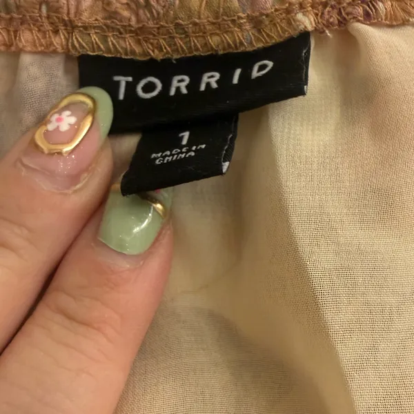 Torrid Harvest Floral Georgette Eyelet Smocked Waist Puff Sleeve Top - size 1 - Image 5