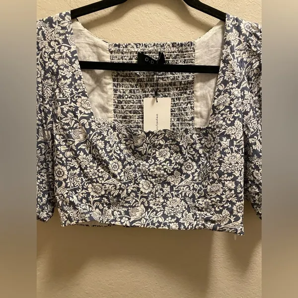 Anthropologie O.P.T Blue & White Floral Puff Sleeve Cropped Top Size Large NEW - Image 2