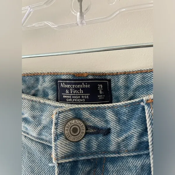 Abercrombie & Fitch Annie High Rise Girlfriend Light‎ Wash Zipper Jeans - Image 7