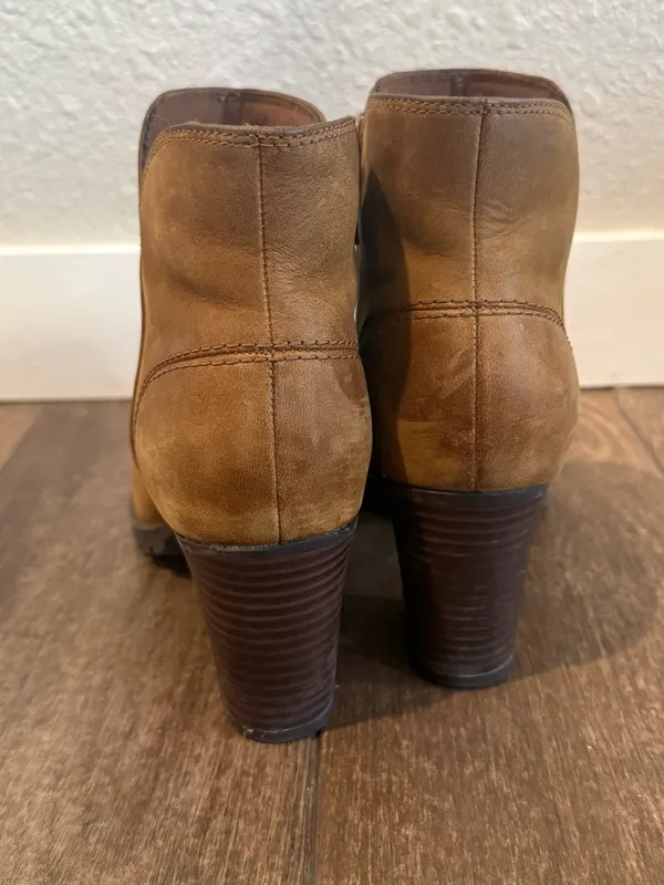 Clarks Boots Women Shoes Brown Leather‎ Ankle Booties Heels Zip Close Size 7.5 - Image 5