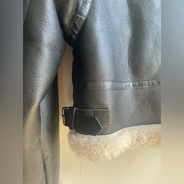 Urban Revivo Faux Leather Shearling Jacket Black Size S - Image 4