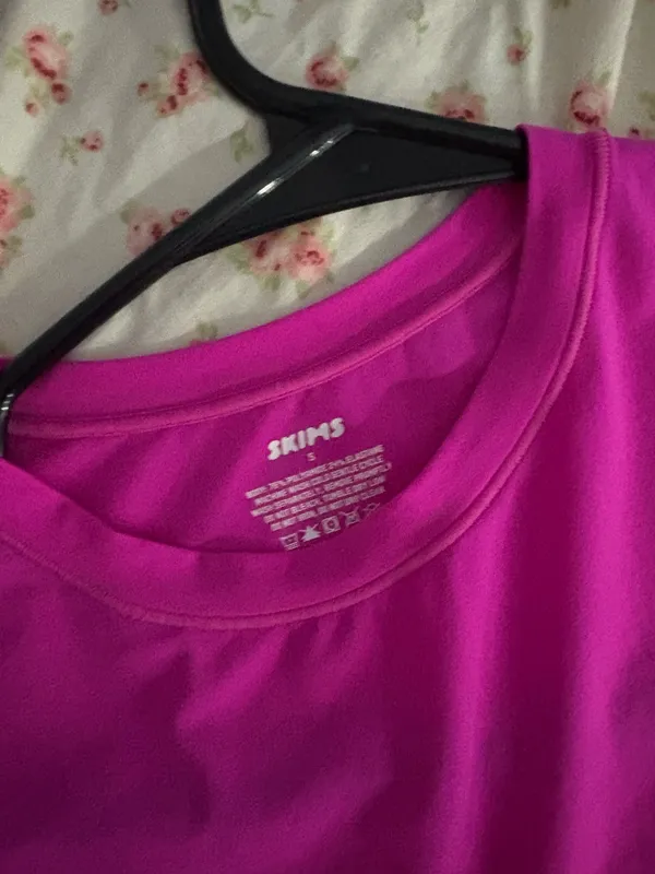 Fuchsia SKIMS Fits Everybody T-Shirt - Image 2