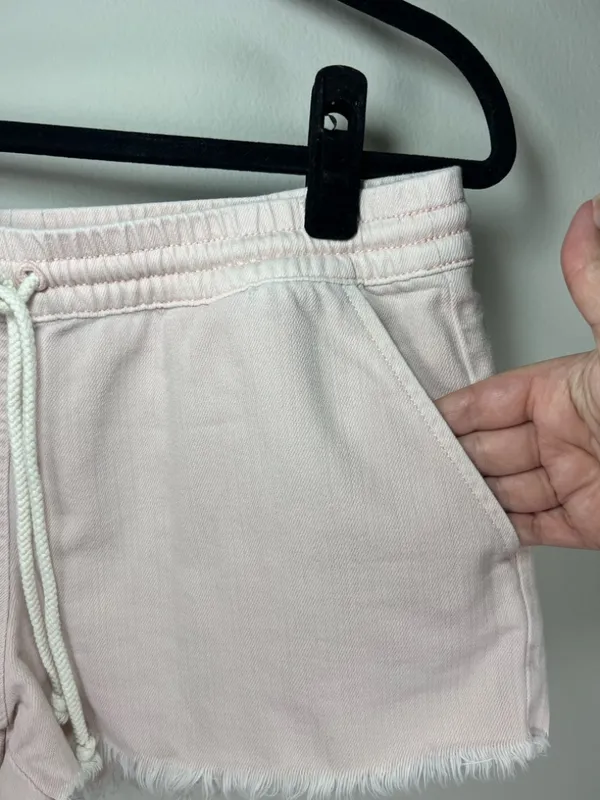 Aerie Pull-On Raw Hem Shorts Pale Pink Pockets Beachy Coastal Vacation Sz Medium - Image 4