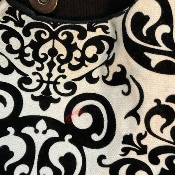 Chic Black and White Women's Shoulder Bag - Image 4