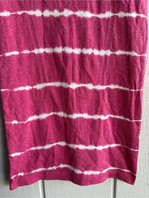 Lululemon Swiftly Tech Short Sleeve Crew in Cranberry‎ Tie Dye Pink Size 4 - Image 3