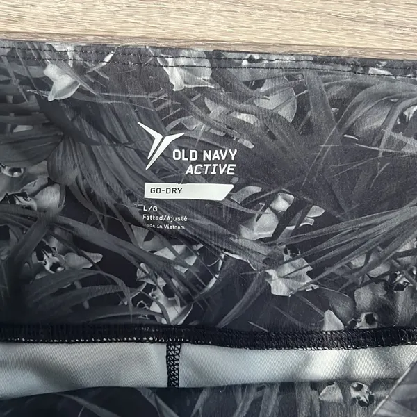 Old Navy Floral Print Fitted Crop Leggings Large - Image 3