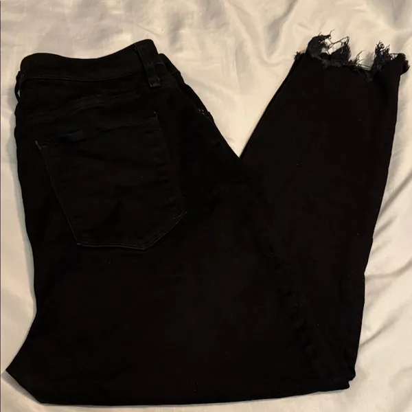 Abercrombie & Fitch Black Cropped Jeans - Image 3