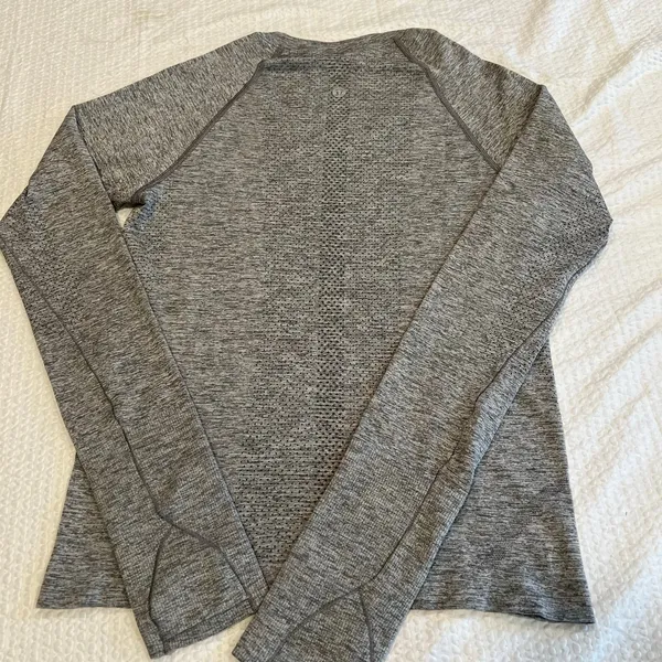 Lululemon swiftly tech long sleeve 2.0 size 4 women - Image 4