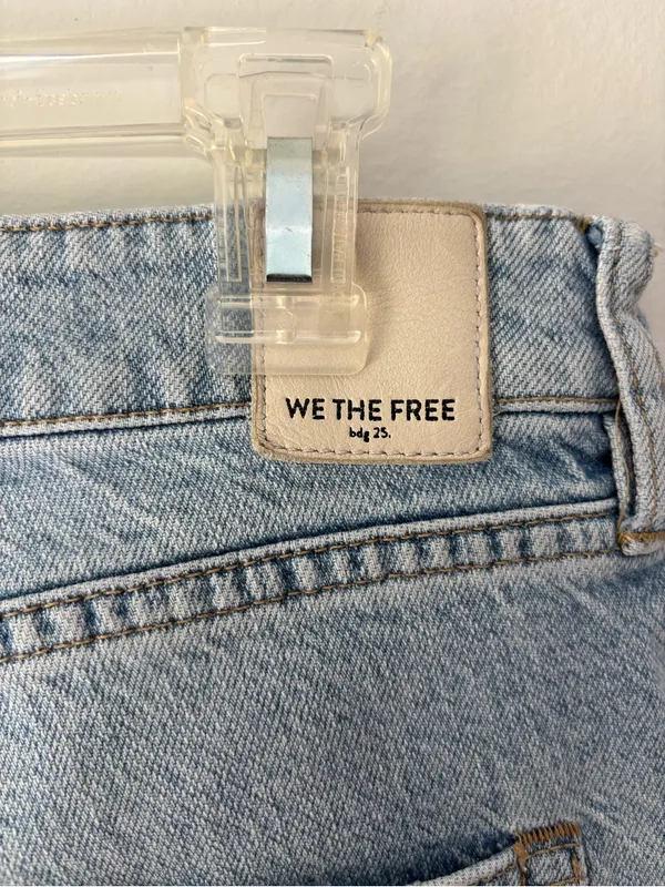 We The Free Light Wash Denim Jeans Straight Leg Distressed Blowout Knee - Image 5