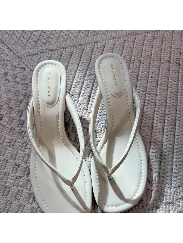 Reformation Amelia Thong Wedge Sandal in White/Brown Combo - Image 3