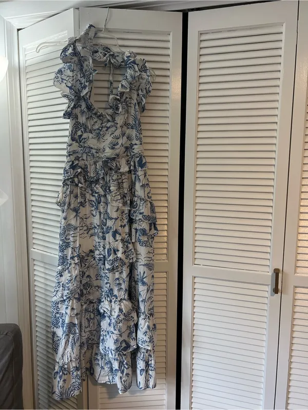 Storia White and Blue Floral Ruffle Maxi Dress - Image 6