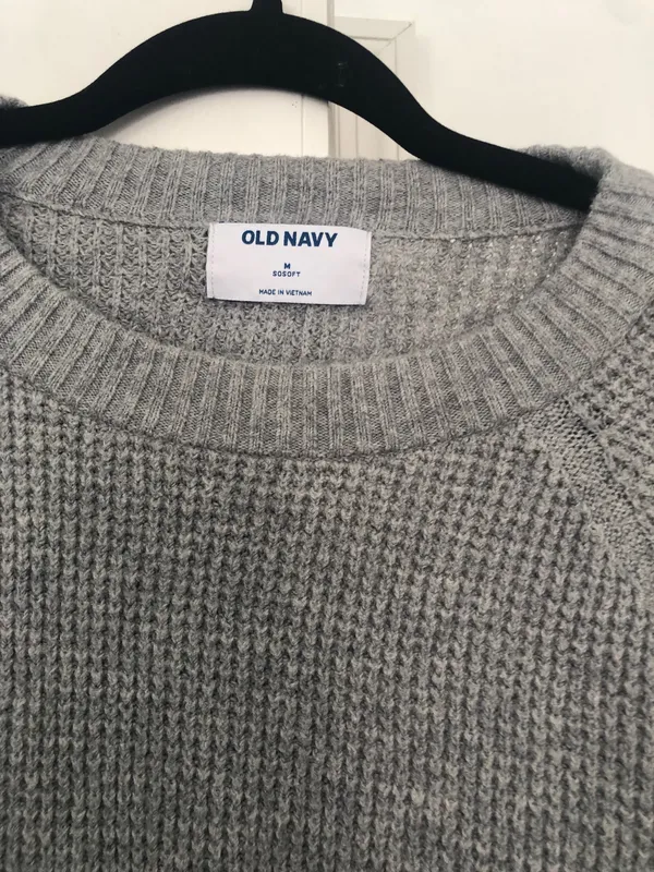 Old Navy Women’s Grey Sweater - Image 2
