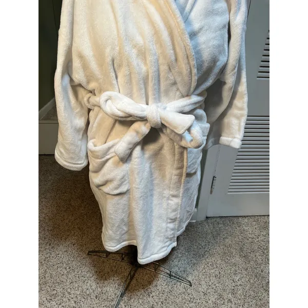 Stars Above Women's Size XL/XXL Plush Robe White Pockets Long Sleeve Wrap Tie - Image 4