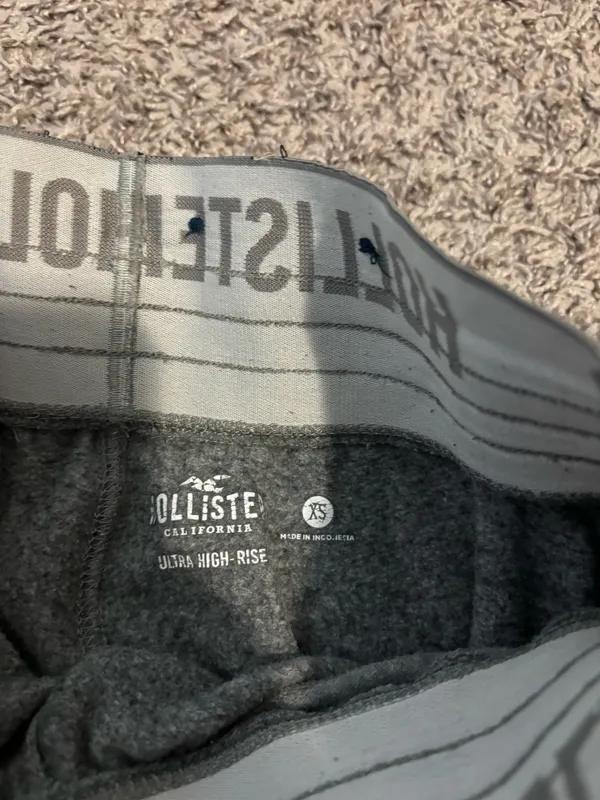 Hollister Sweatpants Grey - Image 3