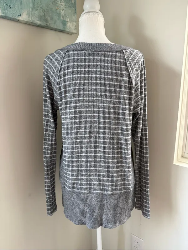 Anthropologie Eri + Ali Gray Striped Scoop Neck Sweater Medium - Image 3
