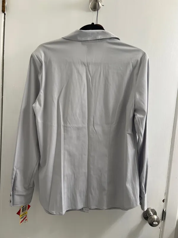 Style & Co Top light gray, new button down blouse size medium 🩷 - Image 2