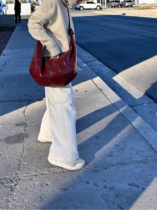 Croissant shaped crossbody bag - Image 10