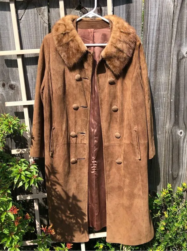 Vintage Suede Double Breasted Coat with Fur Collar M/L - Image 4
