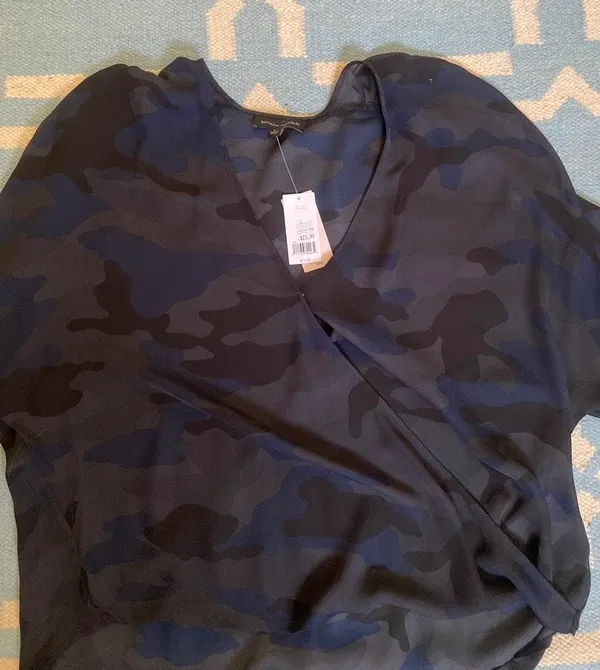 Banana Republic Shirt - Image 2