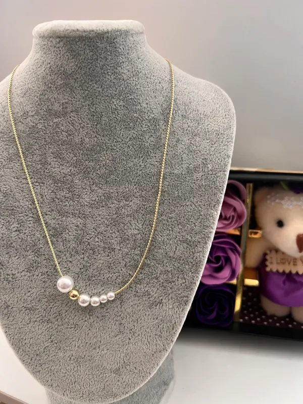 Elegant White Pearl Necklace - Image 5