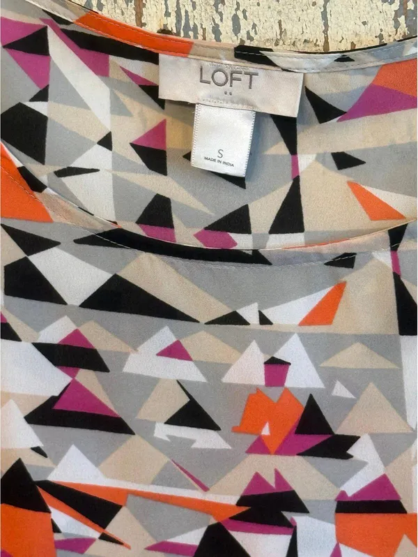 LOFT Women’s Short Sleeve Geometric print blouse Small - Image 2