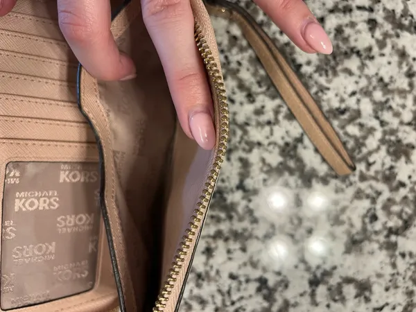 Michael Kors Wallet Wristlet - Image 5