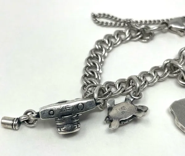 James Avery sterling silver charm bracelet, 8 charms - Image 10