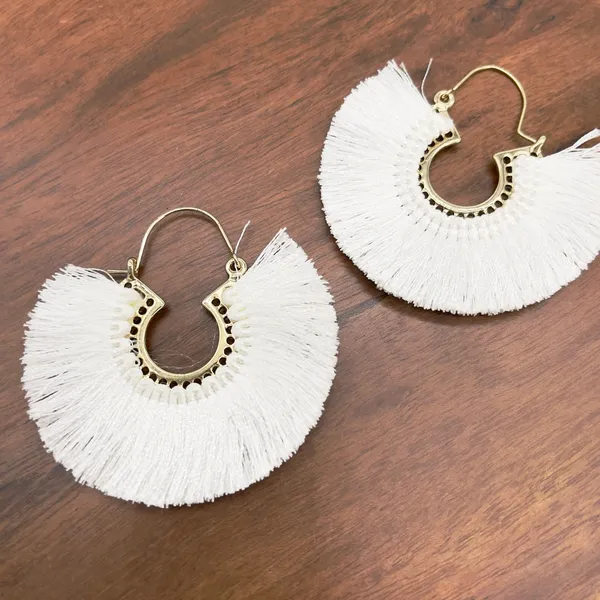 Fringe Tassel Fan Hoop Earrings Gold Tone White Boho Coastal Indie Sleaze Chic‎ - Image 2