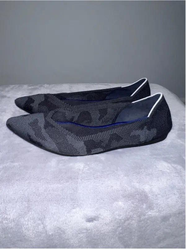Women's Rothy's Pointed Toe Flats Size 9 Grey Black Camo - Image 3