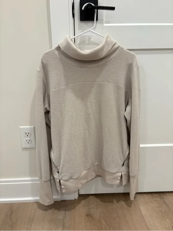 Alo Yoga Haze Funnel Neck Sweatshirt Size Medium - Image 2