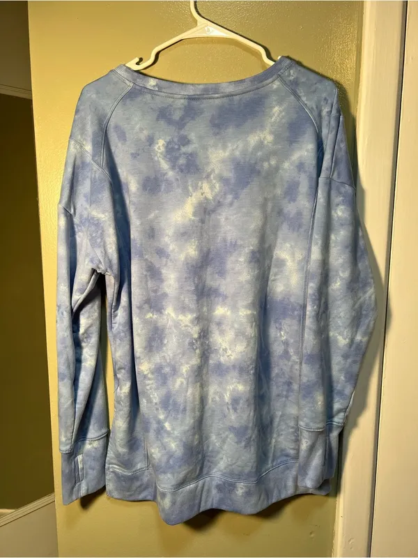 Earth Yoga Women's Size Large Crewneck Sweatshirt‎ Light Blue Tie Dye Cloud Slit - Image 5
