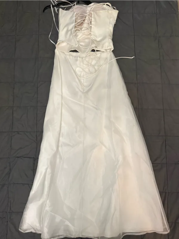 Faviana white strapless prom/wedding dress #prom #eveningwear #formal - Image 6