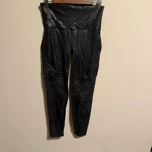 Spanx Faux Leather Quilted Legging in Very Black- Size Large - Image 5