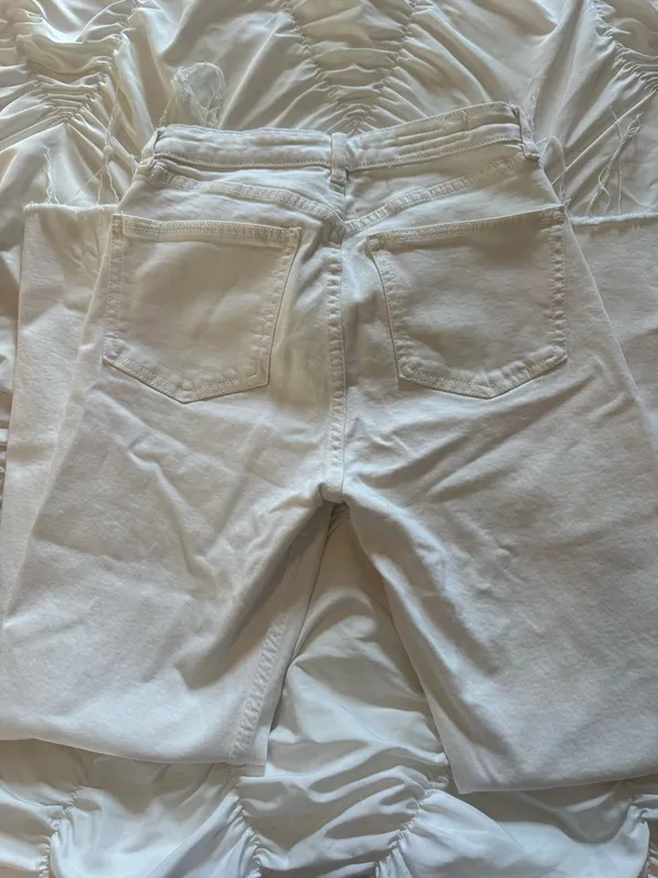 ZARA High-Rise White Jeans - Image 3