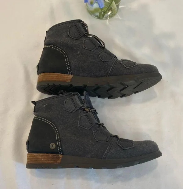 Sorel Women's Major Distressed Canvas Leather Lace-Up Low Ankle Boot - 7 - Image 2