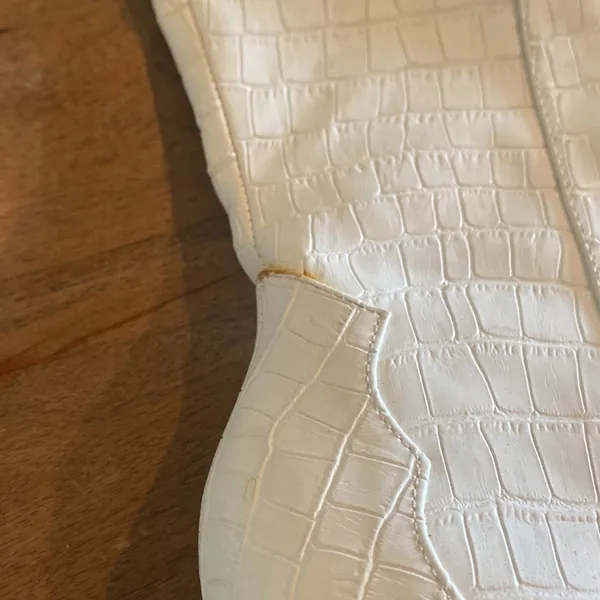 Elegant Cream Knee - Image 3