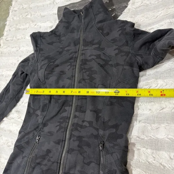 lululemon athletica Black Camo Jacket Sz 4 Outdoor Excersice Gym Preppy - Image 9