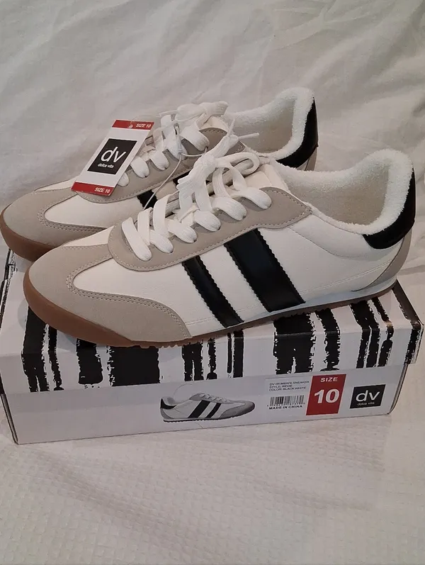Dolce Vita White, Black & Gum Retro Runner Sneakers - Image 6