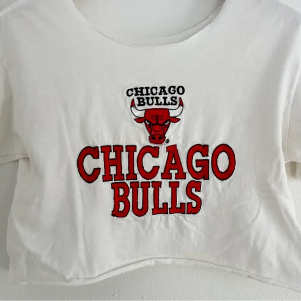 Chicago Bulls NBA cropped off the shoulder tee - Image 2